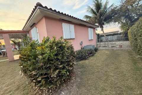 House in Miami, Florida 3 bedrooms, 90.58 sq.m. № 2038385 - photo 8