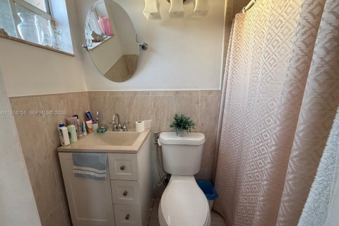 House in Miami, Florida 3 bedrooms, 90.58 sq.m. № 2038385 - photo 17