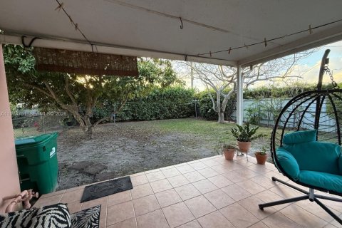 House in Miami, Florida 3 bedrooms, 90.58 sq.m. № 2038385 - photo 26