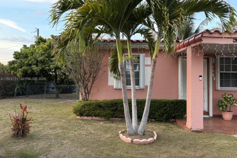 House in Miami, Florida 3 bedrooms, 90.58 sq.m. № 2038385 - photo 3