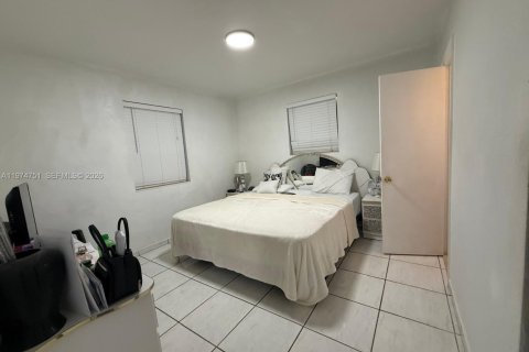 House in Miami, Florida 3 bedrooms, 90.58 sq.m. № 2038385 - photo 18
