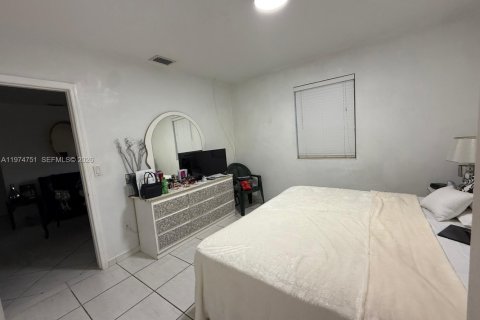 House in Miami, Florida 3 bedrooms, 90.58 sq.m. № 2038385 - photo 16
