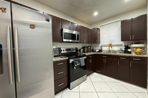 House in Miami, Florida 3 bedrooms, 90.58 sq.m. № 2038385 - photo 13