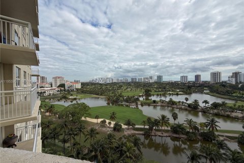 Condominio en alquiler en Aventura, Florida, 1 dormitorio, 79.9 m2 № 2011087 - foto 18