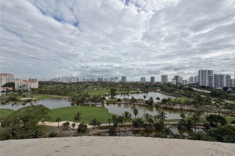 Condominio en alquiler en Aventura, Florida, 1 dormitorio, 79.9 m2 № 2011087 - foto 17