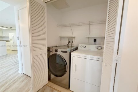 Condominio en alquiler en Aventura, Florida, 1 dormitorio, 79.9 m2 № 2011087 - foto 14