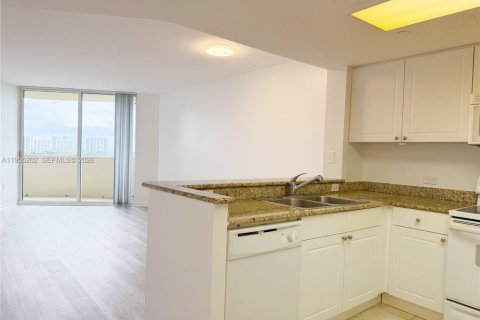 Condominio en alquiler en Aventura, Florida, 1 dormitorio, 79.9 m2 № 2011087 - foto 4