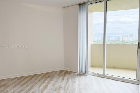 Condominio en alquiler en Aventura, Florida, 1 dormitorio, 79.9 m2 № 2011087 - foto 10