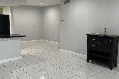 Condominio en venta en Coral Springs, Florida, 1 dormitorio, 78.97 m2 № 1935929 - foto 1