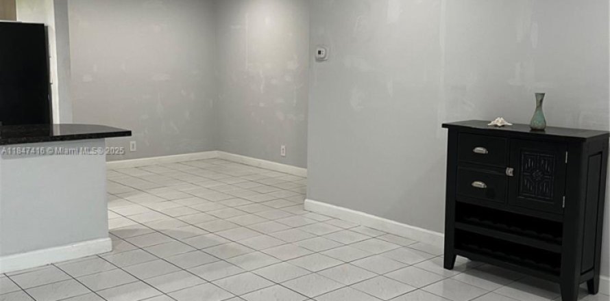 Condominio en Coral Springs, Florida, 1 dormitorio № 1935929