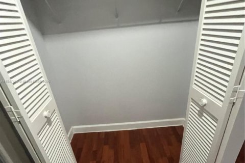 Condominio en venta en Coral Springs, Florida, 1 dormitorio, 78.97 m2 № 1935929 - foto 25