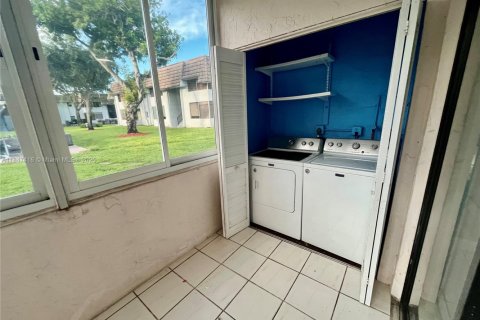 Condominio en venta en Coral Springs, Florida, 1 dormitorio, 78.97 m2 № 1935929 - foto 28