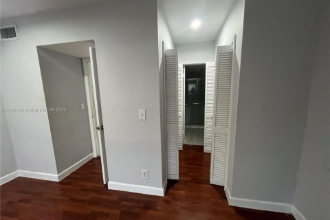 Condominio en venta en Coral Springs, Florida, 1 dormitorio, 78.97 m2 № 1935929 - foto 24