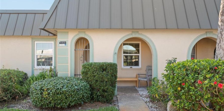Condominio en New Port Richey, Florida, 2 dormitorios № 2166594