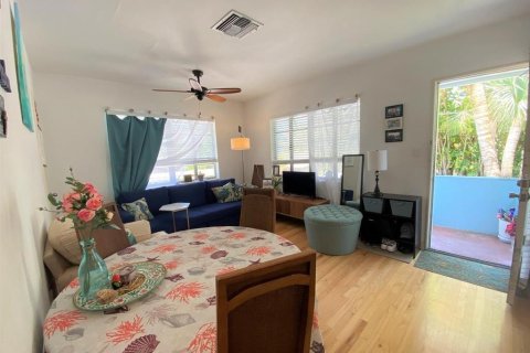 Condominio en venta en Saint Pete Beach, Florida, 2 dormitorios, 55.74 m2 № 1550376 - foto 2