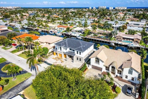 Villa ou maison à vendre à Lighthouse Point, Floride: 6 chambres, 460.8 m2 № 954441 - photo 1