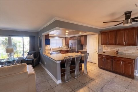 House in Belleair Bluffs, Florida 3 bedrooms, 162.58 sq.m. № 2129085 - photo 9