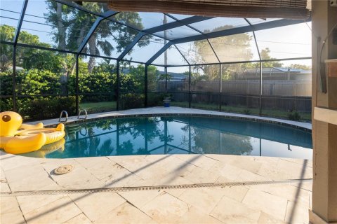 House in Belleair Bluffs, Florida 3 bedrooms, 162.58 sq.m. № 2129085 - photo 2