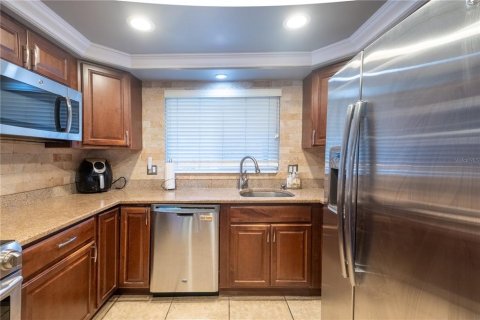 House in Belleair Bluffs, Florida 3 bedrooms, 162.58 sq.m. № 2129085 - photo 12