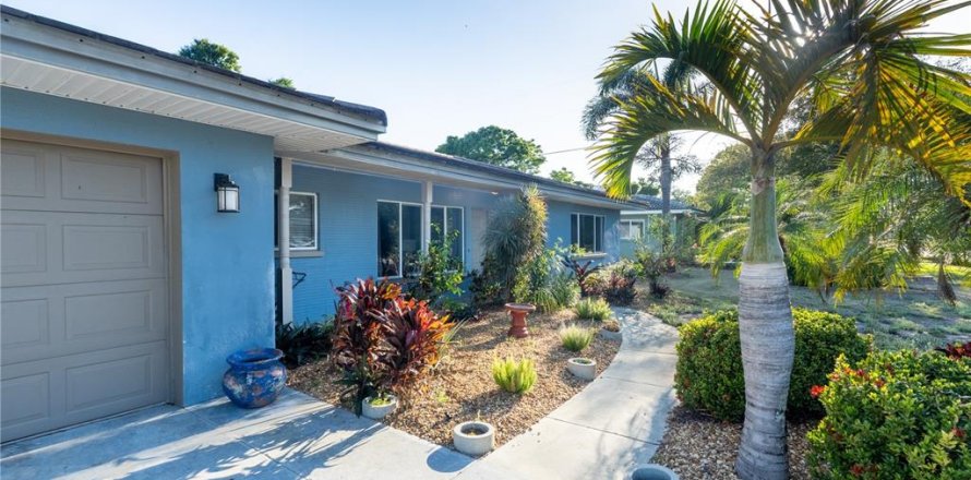House in Belleair Bluffs, Florida 3 bedrooms, 162.58 sq.m. № 2129085