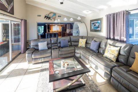 House in Belleair Bluffs, Florida 3 bedrooms, 162.58 sq.m. № 2129085 - photo 16