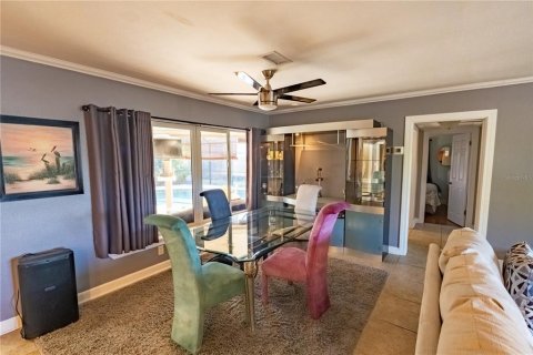House in Belleair Bluffs, Florida 3 bedrooms, 162.58 sq.m. № 2129085 - photo 7