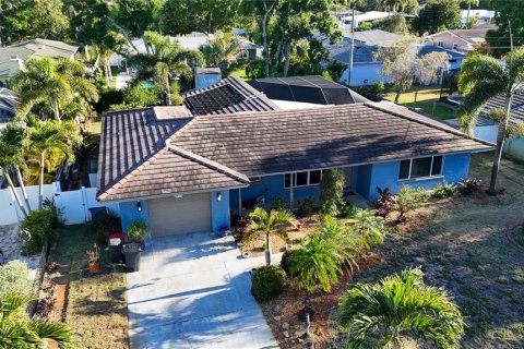 House in Belleair Bluffs, Florida 3 bedrooms, 162.58 sq.m. № 2129085 - photo 4