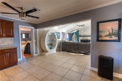 House in Belleair Bluffs, Florida 3 bedrooms, 162.58 sq.m. № 2129085 - photo 14