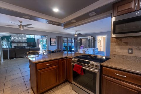 House in Belleair Bluffs, Florida 3 bedrooms, 162.58 sq.m. № 2129085 - photo 11