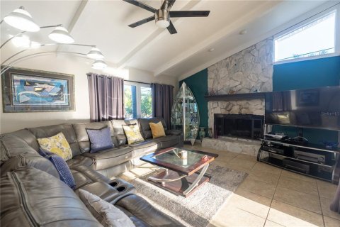 House in Belleair Bluffs, Florida 3 bedrooms, 162.58 sq.m. № 2129085 - photo 15