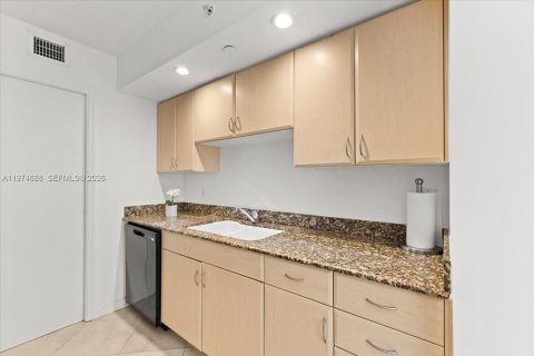 Copropriété à vendre à Miami Beach, Floride: 1 chambre, 75.07 m2 № 2041930 - photo 11