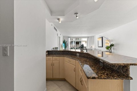 Copropriété à vendre à Miami Beach, Floride: 1 chambre, 75.07 m2 № 2041930 - photo 7