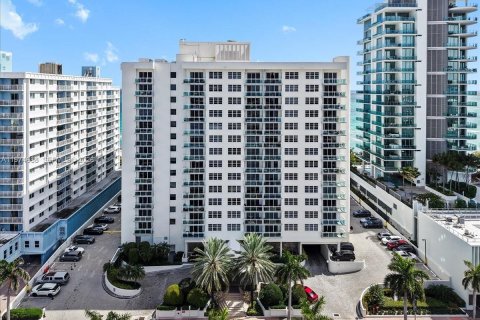 Купить кондоминиум в Майами-Бич, Флорида 1 спальня, 75.07м2, № 2041930 - фото 26