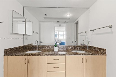 Copropriété à vendre à Miami Beach, Floride: 1 chambre, 75.07 m2 № 2041930 - photo 18