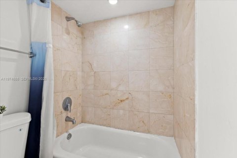 Copropriété à vendre à Miami Beach, Floride: 1 chambre, 75.07 m2 № 2041930 - photo 20