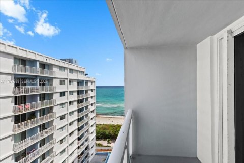 Copropriété à vendre à Miami Beach, Floride: 1 chambre, 75.07 m2 № 2041930 - photo 21