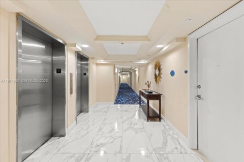 Copropriété à vendre à Miami Beach, Floride: 1 chambre, 75.07 m2 № 2041930 - photo 4