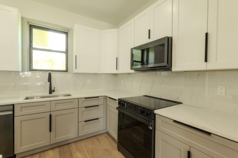Villa ou maison à vendre à North Port, Floride: 4 chambres, 157.38 m2 № 2148259 - photo 2