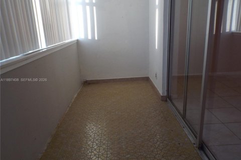 Купить кондоминиум в Халландейл-Бич, Флорида 2 спальни, 99.78м2, № 1949795 - фото 10