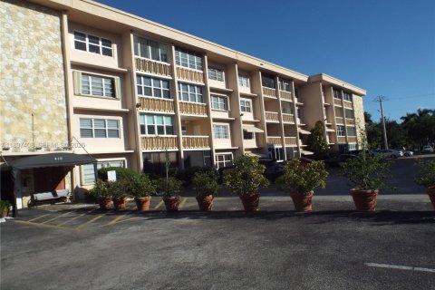 Купить кондоминиум в Халландейл-Бич, Флорида 2 спальни, 99.78м2, № 1949795 - фото 13