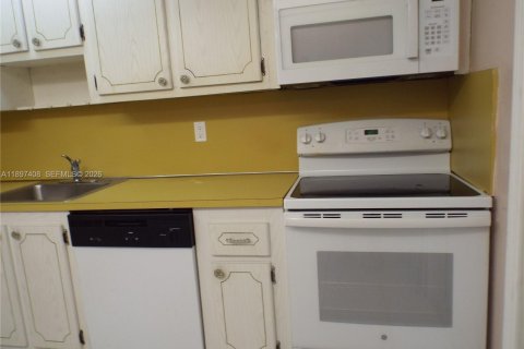 Купить кондоминиум в Халландейл-Бич, Флорида 2 спальни, 99.78м2, № 1949795 - фото 27