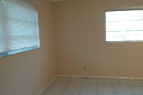 Купить кондоминиум в Халландейл-Бич, Флорида 2 спальни, 99.78м2, № 1949795 - фото 20