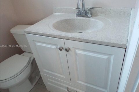 Купить кондоминиум в Халландейл-Бич, Флорида 2 спальни, 99.78м2, № 1949795 - фото 25