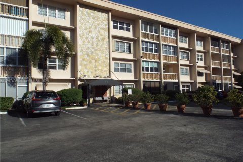 Кондоминиум с 2 спальнями в Халландейл-Бич, Флорида № 1949795