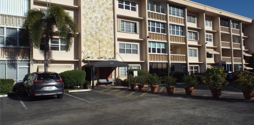 Кондоминиум с 2 спальнями в Халландейл-Бич, Флорида № 1949795