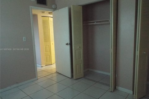 Купить кондоминиум в Халландейл-Бич, Флорида 2 спальни, 99.78м2, № 1949795 - фото 24