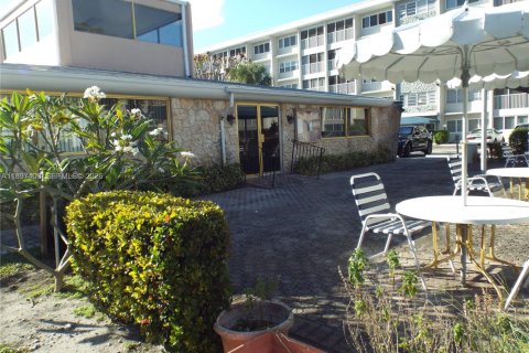 Купить кондоминиум в Халландейл-Бич, Флорида 2 спальни, 99.78м2, № 1949795 - фото 17