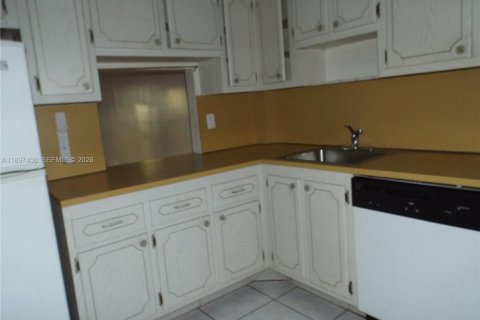 Купить кондоминиум в Халландейл-Бич, Флорида 2 спальни, 99.78м2, № 1949795 - фото 30