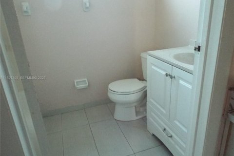 Купить кондоминиум в Халландейл-Бич, Флорида 2 спальни, 99.78м2, № 1949795 - фото 22