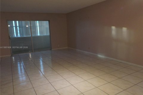 Купить кондоминиум в Халландейл-Бич, Флорида 2 спальни, 99.78м2, № 1949795 - фото 18